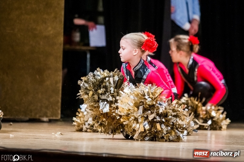 Zdjęcie w galerii na portalu naszraciborz.pl: 20 lat z tańcem. Jubileuszowy koncert Źródła na deskach RCK  wiadomości z regionu