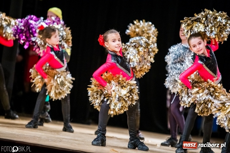 Zdjęcie w galerii na portalu naszraciborz.pl: 20 lat z tańcem. Jubileuszowy koncert Źródła na deskach RCK  wiadomości z regionu