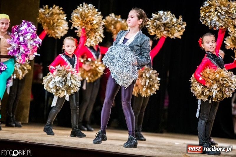 Zdjęcie w galerii na portalu naszraciborz.pl: 20 lat z tańcem. Jubileuszowy koncert Źródła na deskach RCK  wiadomości z regionu