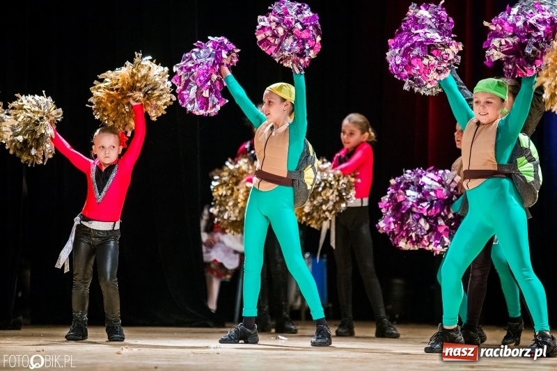 Zdjęcie w galerii na portalu naszraciborz.pl: 20 lat z tańcem. Jubileuszowy koncert Źródła na deskach RCK  wiadomości z regionu