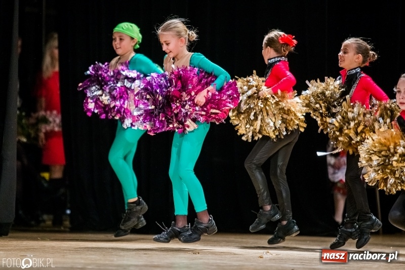 Zdjęcie w galerii na portalu naszraciborz.pl: 20 lat z tańcem. Jubileuszowy koncert Źródła na deskach RCK  wiadomości z regionu