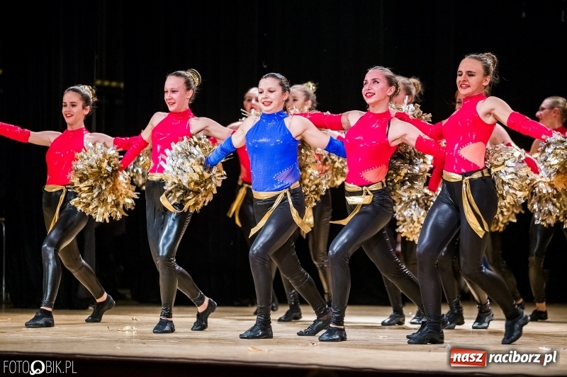 Zdjęcie w galerii na portalu naszraciborz.pl: 20 lat z tańcem. Jubileuszowy koncert Źródła na deskach RCK  wiadomości z regionu