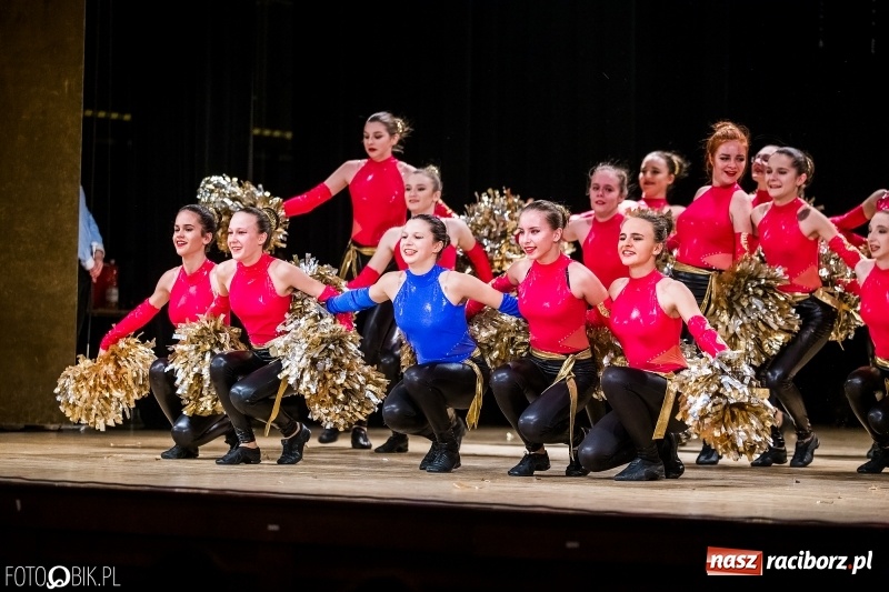 Zdjęcie w galerii na portalu naszraciborz.pl: 20 lat z tańcem. Jubileuszowy koncert Źródła na deskach RCK  wiadomości z regionu