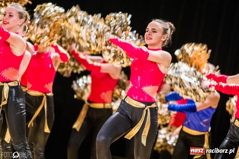 Zdjęcie w galerii na portalu naszraciborz.pl: 20 lat z tańcem. Jubileuszowy koncert Źródła na deskach RCK  wiadomości z regionu