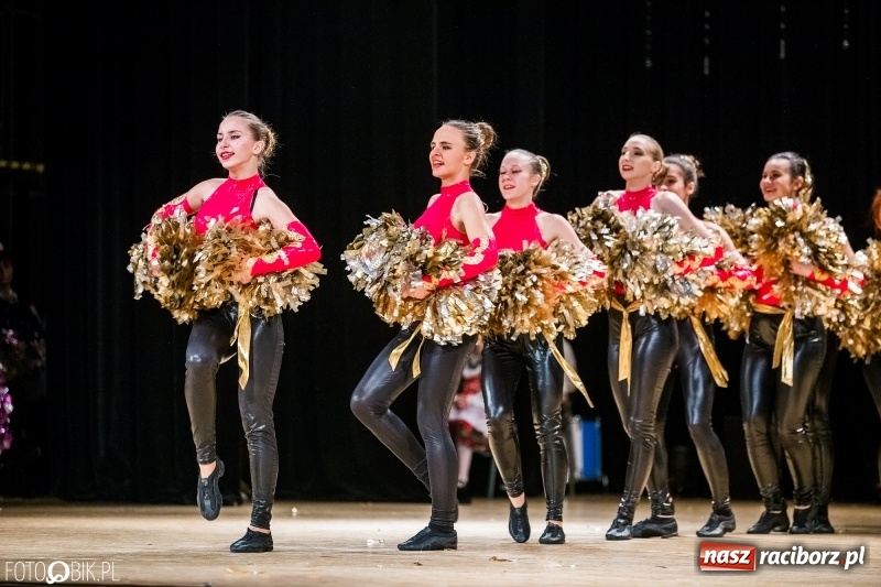 Zdjęcie w galerii na portalu naszraciborz.pl: 20 lat z tańcem. Jubileuszowy koncert Źródła na deskach RCK  wiadomości z regionu