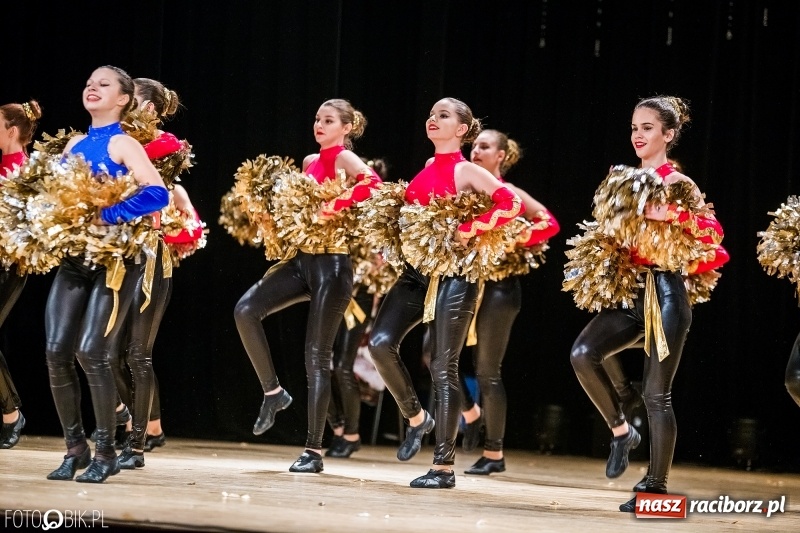 Zdjęcie w galerii na portalu naszraciborz.pl: 20 lat z tańcem. Jubileuszowy koncert Źródła na deskach RCK  wiadomości z regionu