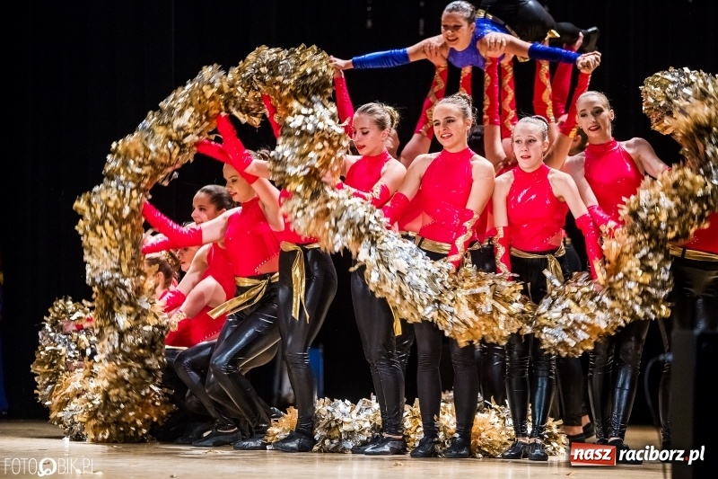 Zdjęcie w galerii na portalu naszraciborz.pl: 20 lat z tańcem. Jubileuszowy koncert Źródła na deskach RCK  wiadomości z regionu