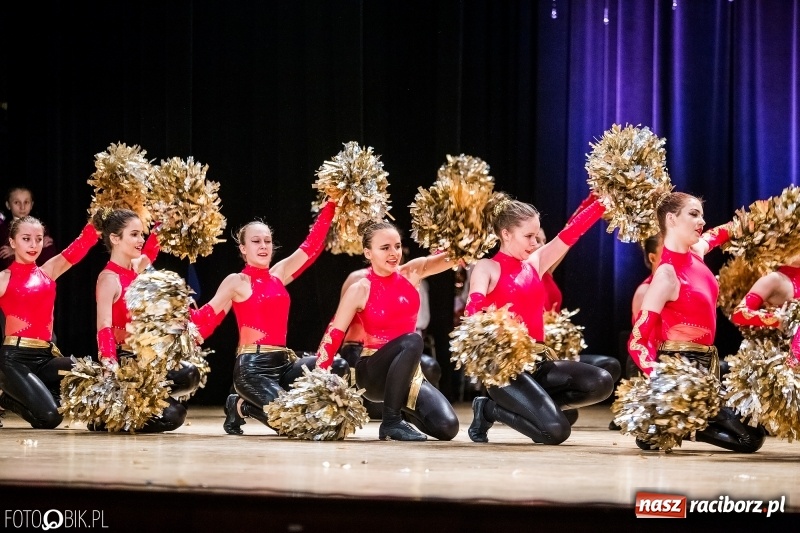 Zdjęcie w galerii na portalu naszraciborz.pl: 20 lat z tańcem. Jubileuszowy koncert Źródła na deskach RCK  wiadomości z regionu