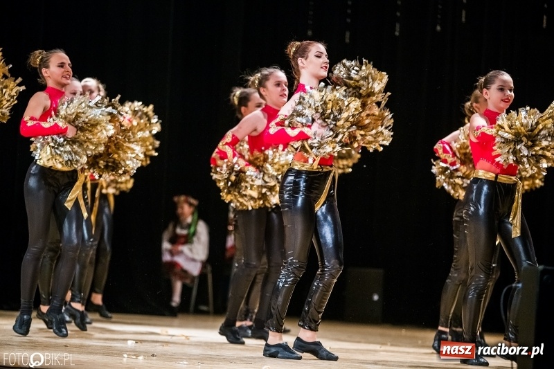 Zdjęcie w galerii na portalu naszraciborz.pl: 20 lat z tańcem. Jubileuszowy koncert Źródła na deskach RCK  wiadomości z regionu