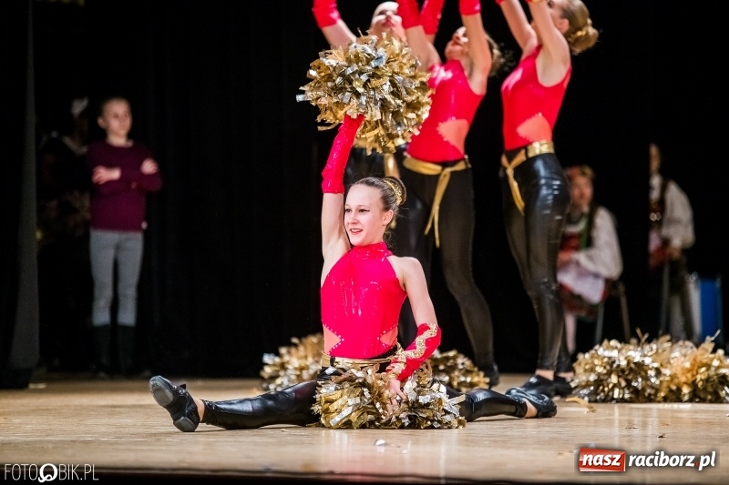 Zdjęcie w galerii na portalu naszraciborz.pl: 20 lat z tańcem. Jubileuszowy koncert Źródła na deskach RCK  wiadomości z regionu