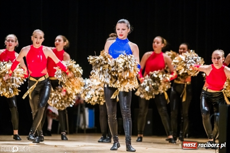 Zdjęcie w galerii na portalu naszraciborz.pl: 20 lat z tańcem. Jubileuszowy koncert Źródła na deskach RCK  wiadomości z regionu