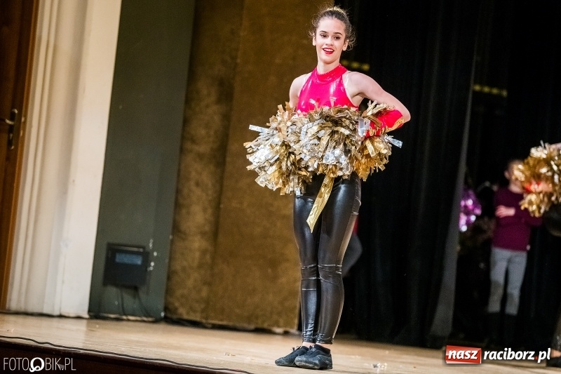 Zdjęcie w galerii na portalu naszraciborz.pl: 20 lat z tańcem. Jubileuszowy koncert Źródła na deskach RCK  wiadomości z regionu