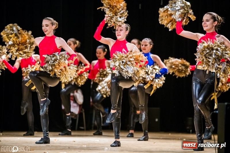 Zdjęcie w galerii na portalu naszraciborz.pl: 20 lat z tańcem. Jubileuszowy koncert Źródła na deskach RCK  wiadomości z regionu