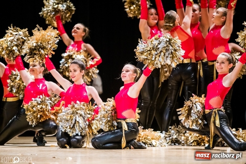 Zdjęcie w galerii na portalu naszraciborz.pl: 20 lat z tańcem. Jubileuszowy koncert Źródła na deskach RCK  wiadomości z regionu