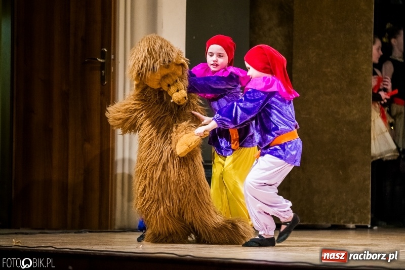 Zdjęcie w galerii na portalu naszraciborz.pl: 20 lat z tańcem. Jubileuszowy koncert Źródła na deskach RCK  wiadomości z regionu
