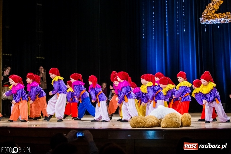 Zdjęcie w galerii na portalu naszraciborz.pl: 20 lat z tańcem. Jubileuszowy koncert Źródła na deskach RCK  wiadomości z regionu