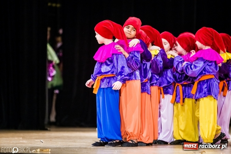 Zdjęcie w galerii na portalu naszraciborz.pl: 20 lat z tańcem. Jubileuszowy koncert Źródła na deskach RCK  wiadomości z regionu