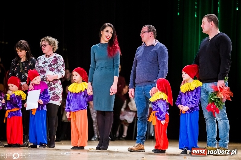 Zdjęcie w galerii na portalu naszraciborz.pl: 20 lat z tańcem. Jubileuszowy koncert Źródła na deskach RCK  wiadomości z regionu