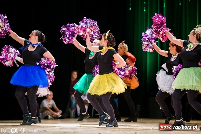 Zdjęcie w galerii na portalu naszraciborz.pl: 20 lat z tańcem. Jubileuszowy koncert Źródła na deskach RCK  wiadomości z regionu