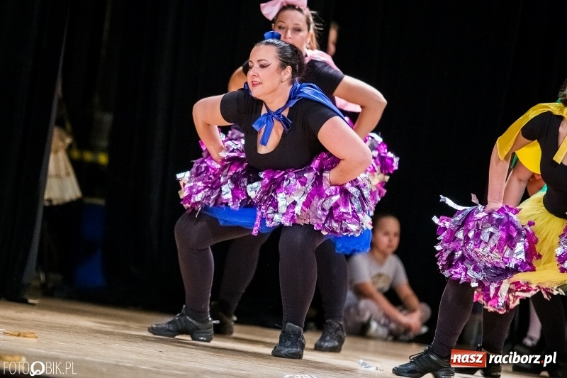 Zdjęcie w galerii na portalu naszraciborz.pl: 20 lat z tańcem. Jubileuszowy koncert Źródła na deskach RCK  wiadomości z regionu