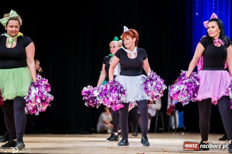 Zdjęcie w galerii na portalu naszraciborz.pl: 20 lat z tańcem. Jubileuszowy koncert Źródła na deskach RCK  wiadomości z regionu