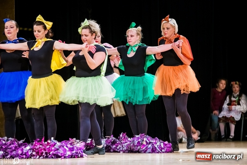 Zdjęcie w galerii na portalu naszraciborz.pl: 20 lat z tańcem. Jubileuszowy koncert Źródła na deskach RCK  wiadomości z regionu