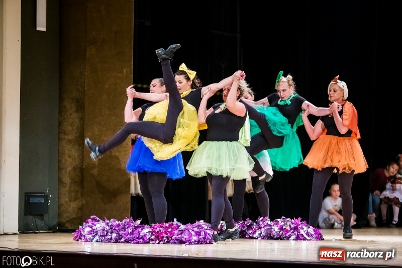 Zdjęcie w galerii na portalu naszraciborz.pl: 20 lat z tańcem. Jubileuszowy koncert Źródła na deskach RCK  wiadomości z regionu