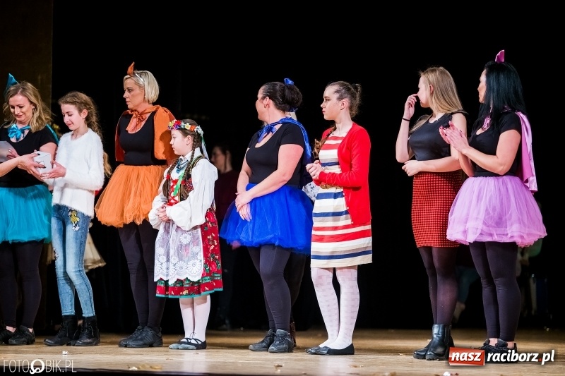 Zdjęcie w galerii na portalu naszraciborz.pl: 20 lat z tańcem. Jubileuszowy koncert Źródła na deskach RCK  wiadomości z regionu