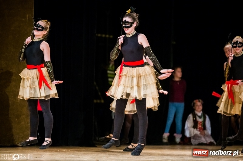 Zdjęcie w galerii na portalu naszraciborz.pl: 20 lat z tańcem. Jubileuszowy koncert Źródła na deskach RCK  wiadomości z regionu