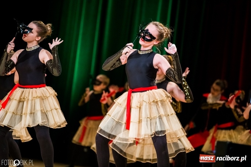 Zdjęcie w galerii na portalu naszraciborz.pl: 20 lat z tańcem. Jubileuszowy koncert Źródła na deskach RCK  wiadomości z regionu