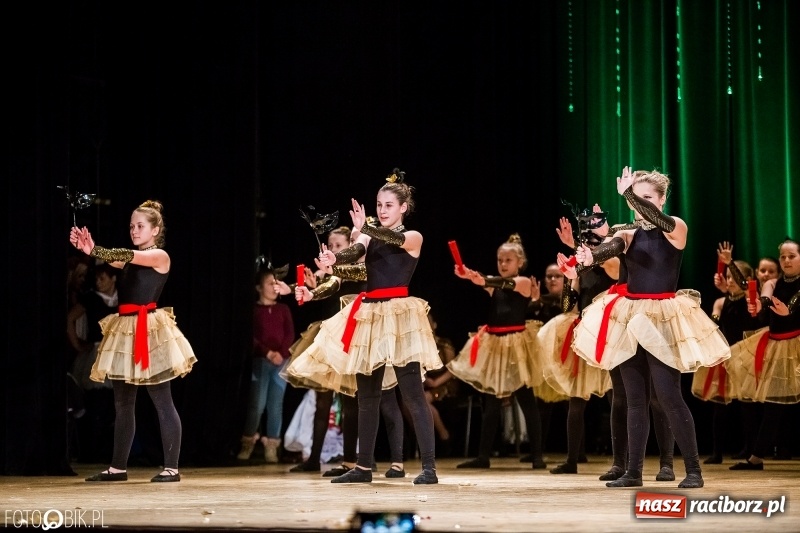 Zdjęcie w galerii na portalu naszraciborz.pl: 20 lat z tańcem. Jubileuszowy koncert Źródła na deskach RCK  wiadomości z regionu