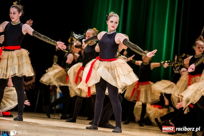 Zdjęcie w galerii na portalu naszraciborz.pl: 20 lat z tańcem. Jubileuszowy koncert Źródła na deskach RCK  wiadomości z regionu