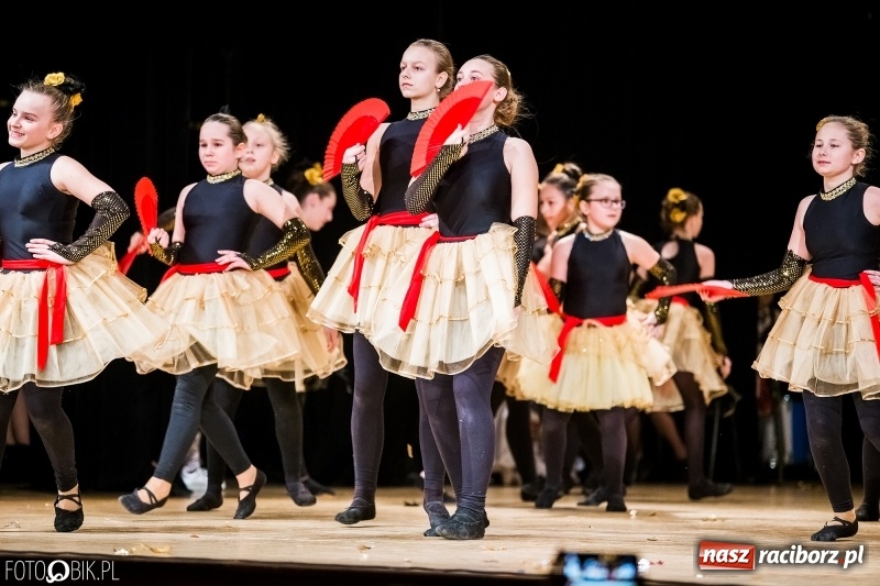 Zdjęcie w galerii na portalu naszraciborz.pl: 20 lat z tańcem. Jubileuszowy koncert Źródła na deskach RCK  wiadomości z regionu