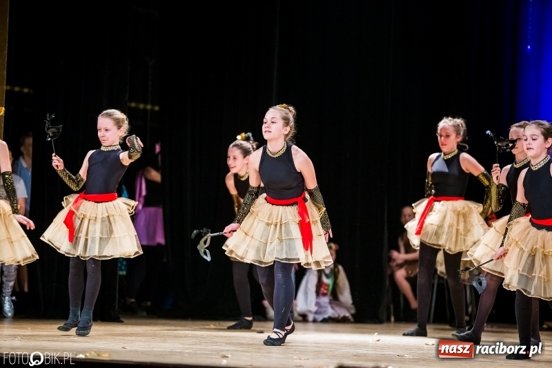 Zdjęcie w galerii na portalu naszraciborz.pl: 20 lat z tańcem. Jubileuszowy koncert Źródła na deskach RCK  wiadomości z regionu