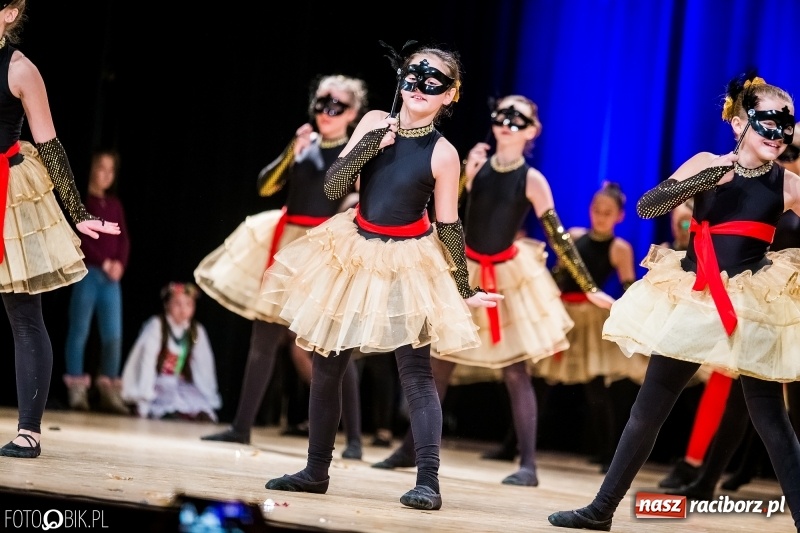 Zdjęcie w galerii na portalu naszraciborz.pl: 20 lat z tańcem. Jubileuszowy koncert Źródła na deskach RCK  wiadomości z regionu