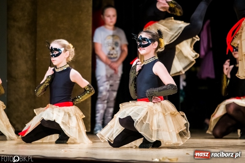 Zdjęcie w galerii na portalu naszraciborz.pl: 20 lat z tańcem. Jubileuszowy koncert Źródła na deskach RCK  wiadomości z regionu