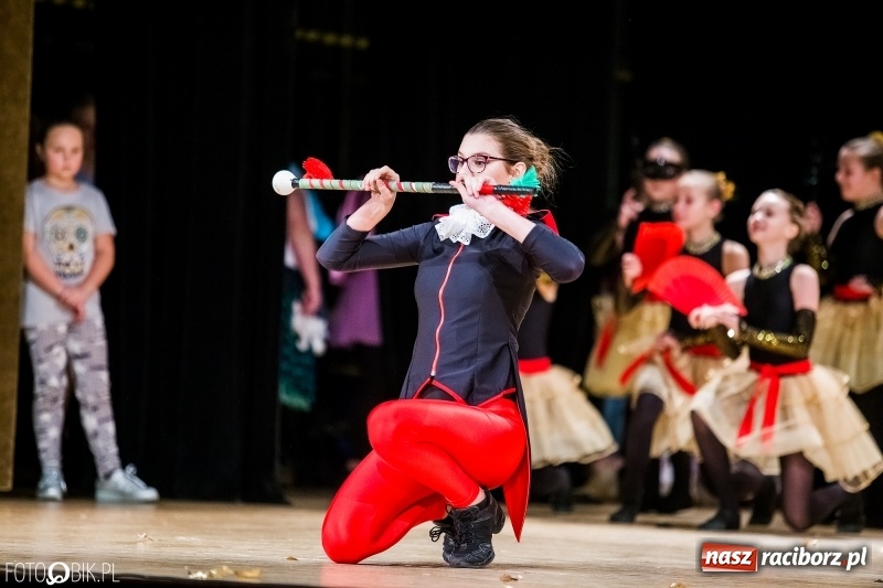 Zdjęcie w galerii na portalu naszraciborz.pl: 20 lat z tańcem. Jubileuszowy koncert Źródła na deskach RCK  wiadomości z regionu
