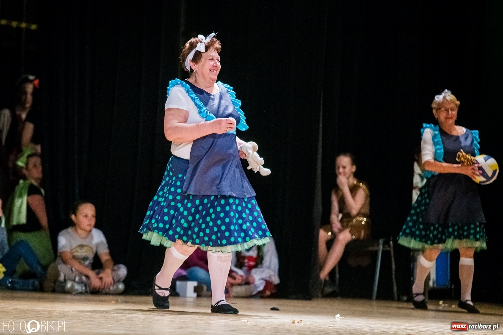 Zdjęcie w galerii na portalu naszraciborz.pl: 20 lat z tańcem. Jubileuszowy koncert Źródła na deskach RCK  wiadomości z regionu