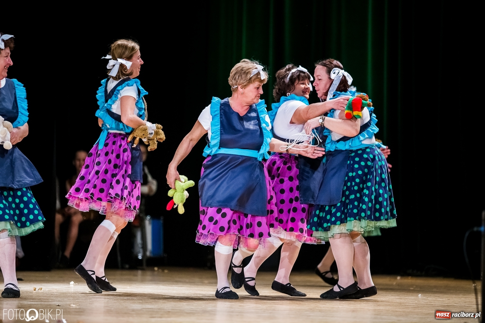 Zdjęcie w galerii na portalu naszraciborz.pl: 20 lat z tańcem. Jubileuszowy koncert Źródła na deskach RCK  wiadomości z regionu