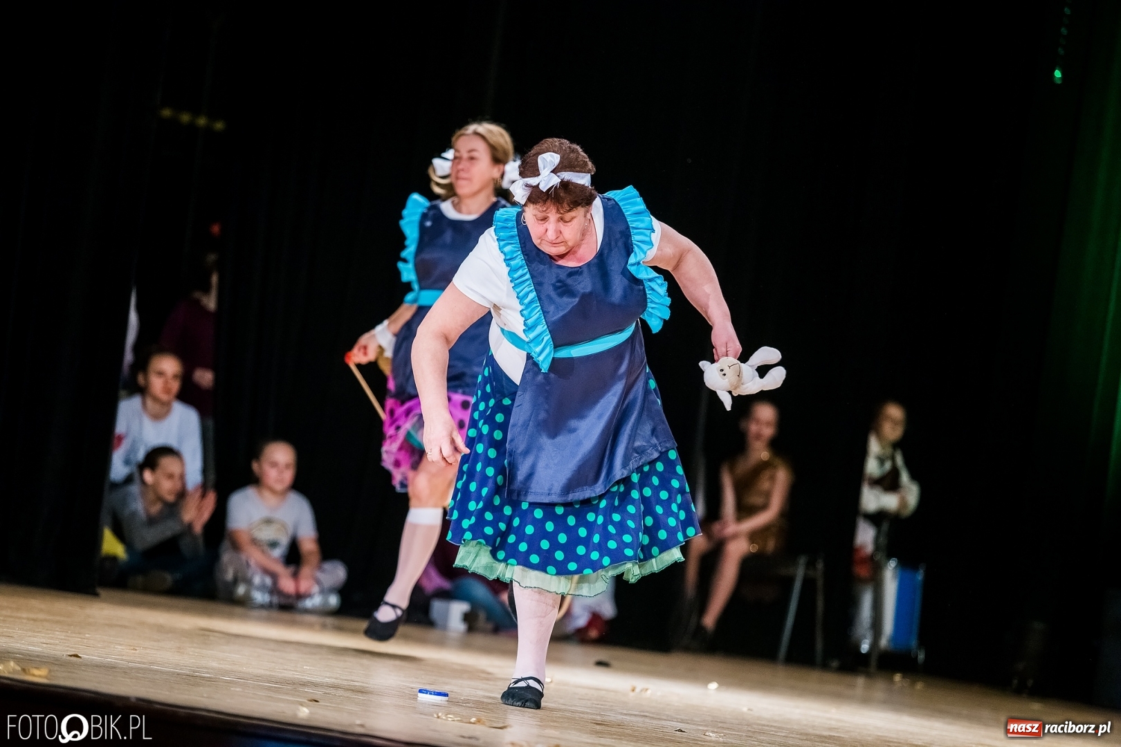 Zdjęcie w galerii na portalu naszraciborz.pl: 20 lat z tańcem. Jubileuszowy koncert Źródła na deskach RCK  wiadomości z regionu