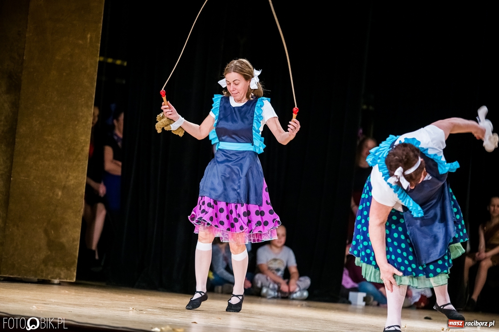 Zdjęcie w galerii na portalu naszraciborz.pl: 20 lat z tańcem. Jubileuszowy koncert Źródła na deskach RCK  wiadomości z regionu