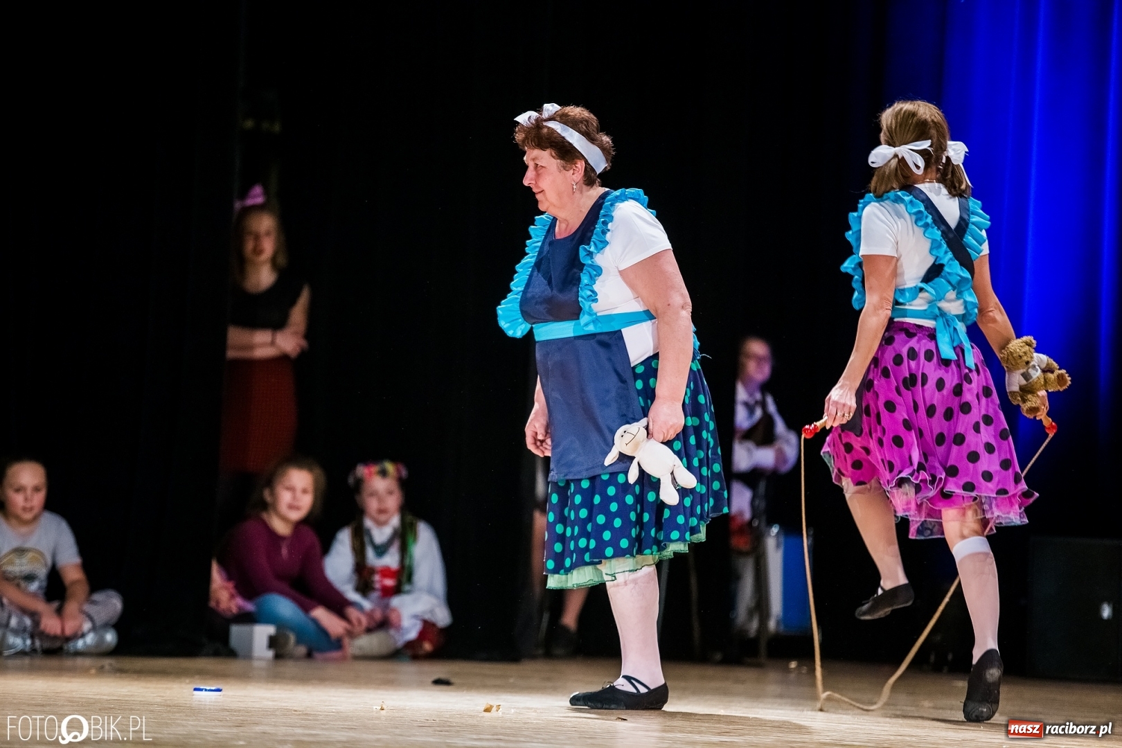 Zdjęcie w galerii na portalu naszraciborz.pl: 20 lat z tańcem. Jubileuszowy koncert Źródła na deskach RCK  wiadomości z regionu