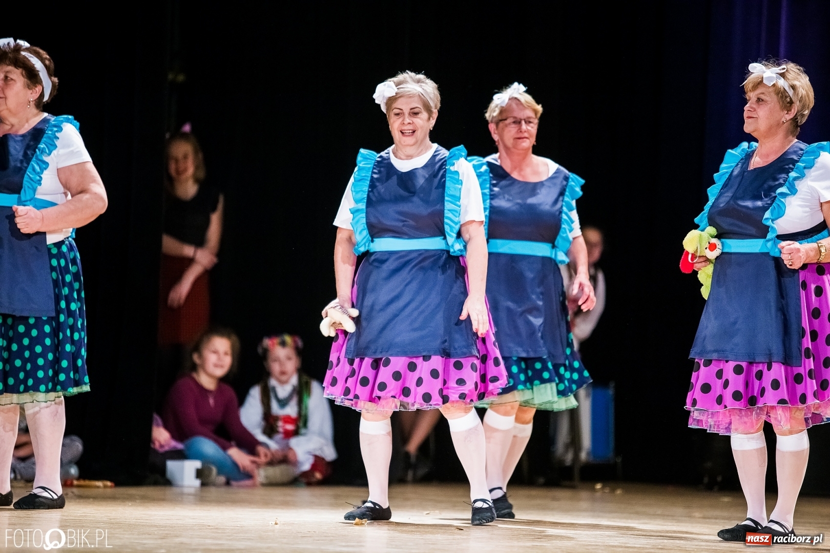 Zdjęcie w galerii na portalu naszraciborz.pl: 20 lat z tańcem. Jubileuszowy koncert Źródła na deskach RCK  wiadomości z regionu