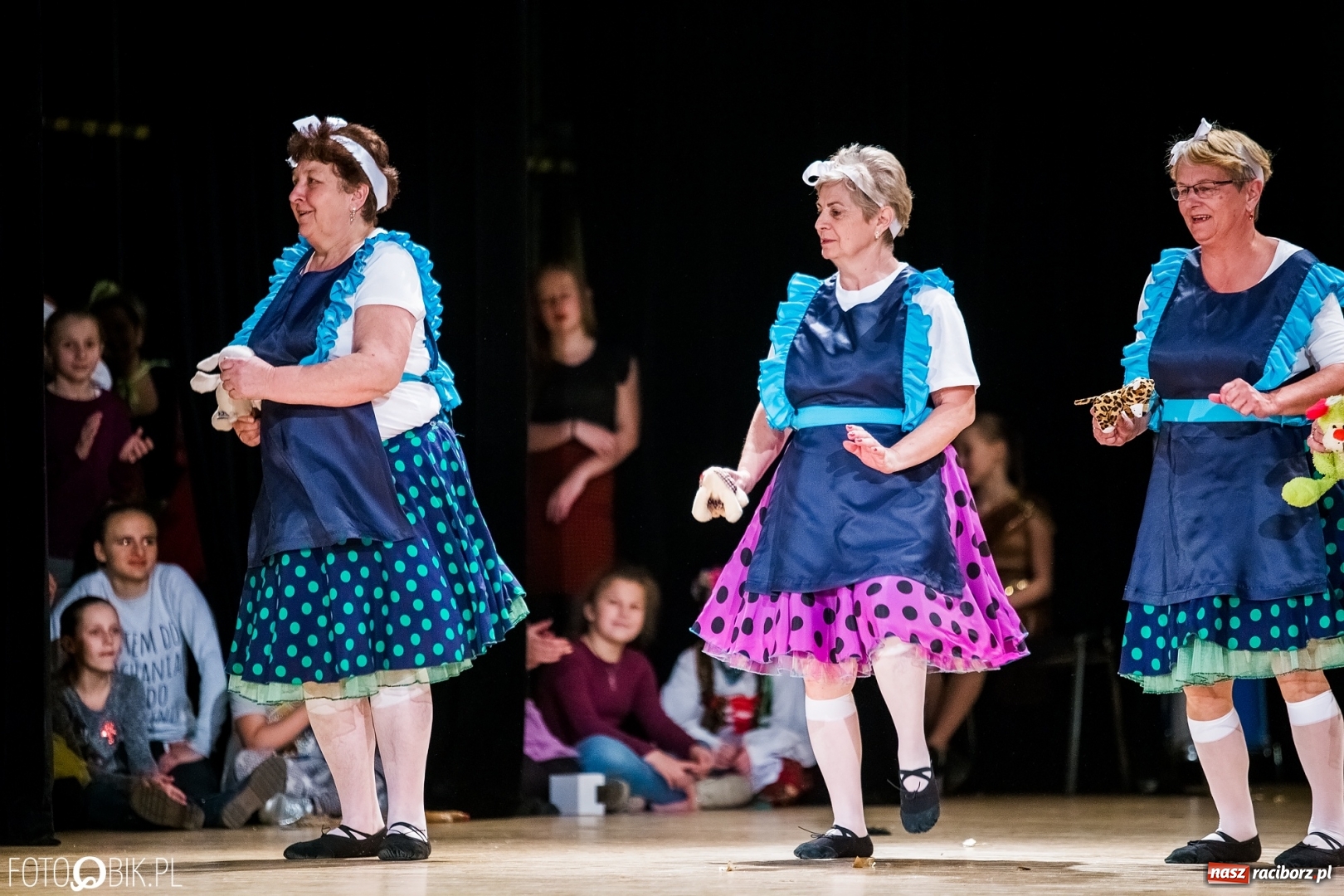 Zdjęcie w galerii na portalu naszraciborz.pl: 20 lat z tańcem. Jubileuszowy koncert Źródła na deskach RCK  wiadomości z regionu