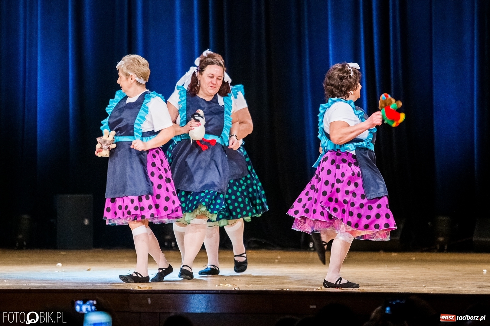 Zdjęcie w galerii na portalu naszraciborz.pl: 20 lat z tańcem. Jubileuszowy koncert Źródła na deskach RCK  wiadomości z regionu