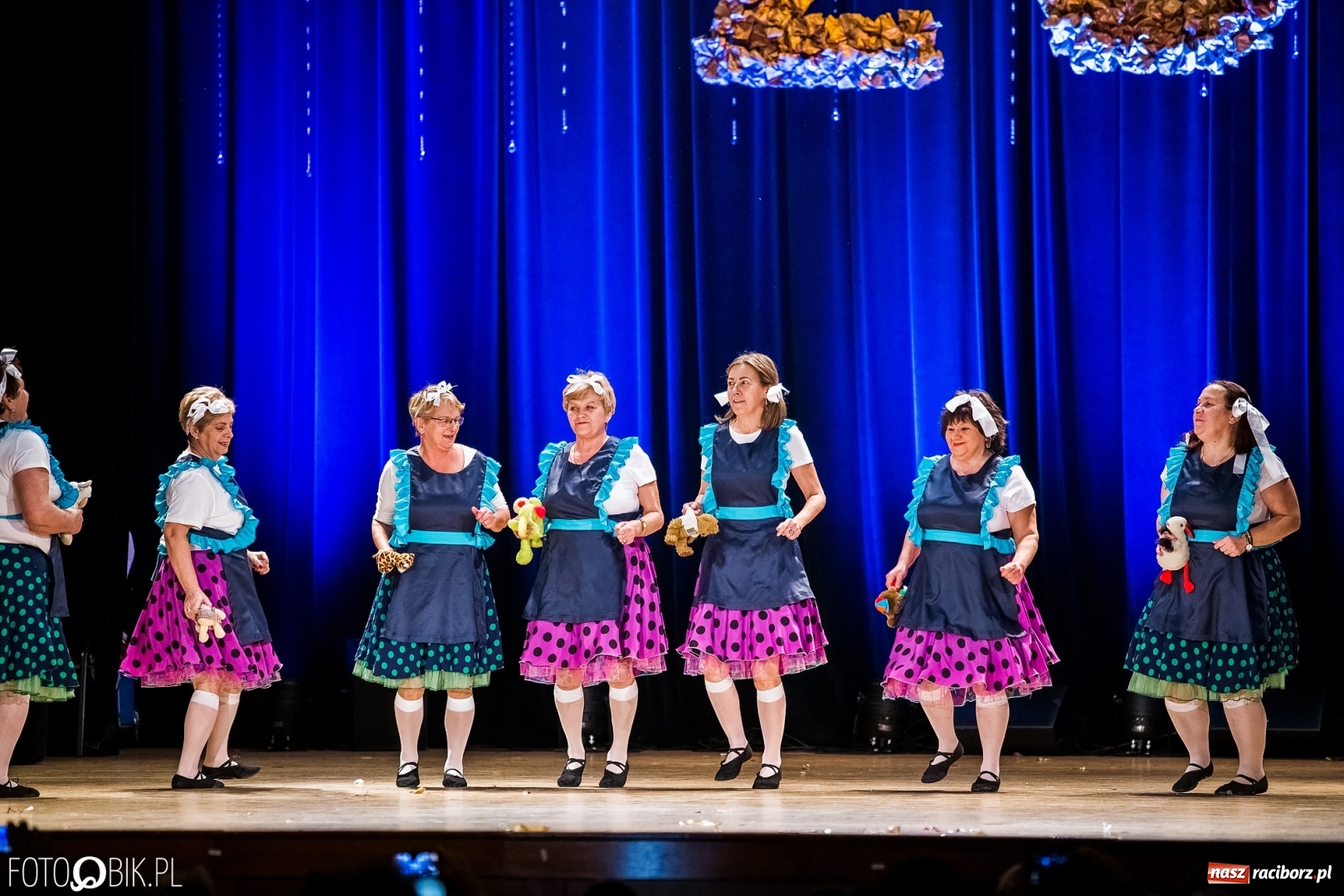 Zdjęcie w galerii na portalu naszraciborz.pl: 20 lat z tańcem. Jubileuszowy koncert Źródła na deskach RCK  wiadomości z regionu
