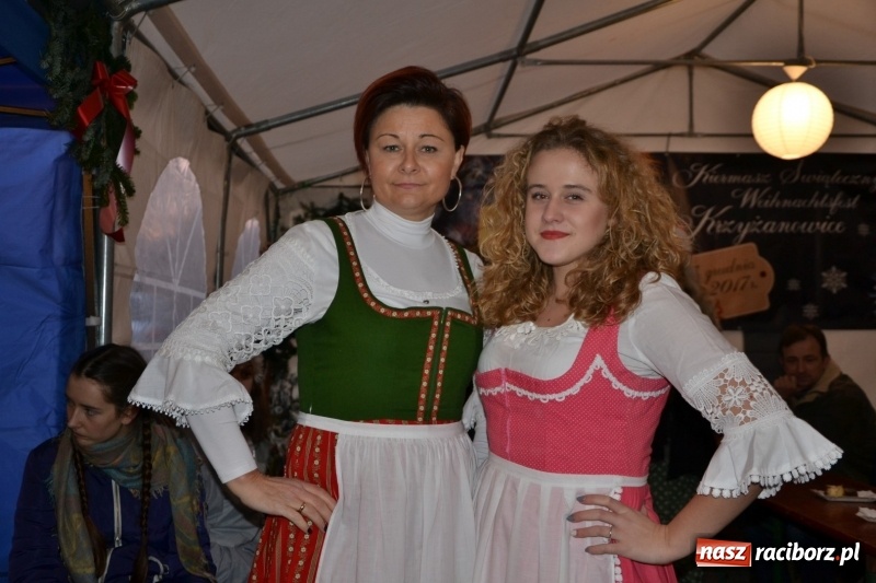 Zdjęcie w galerii na portalu naszraciborz.pl: Piękny pokaz fajerwerków na finał kiermaszu bożonarodzeniowego w Krzyżanowicach wiadomości z regionu