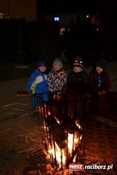 Zdjęcie w galerii na portalu naszraciborz.pl: Piękny pokaz fajerwerków na finał kiermaszu bożonarodzeniowego w Krzyżanowicach wiadomości z regionu