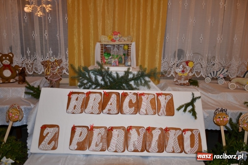 Zdjęcie w galerii na portalu naszraciborz.pl: Grzaniec, ognisko, pierniki i fajerwerki. Tworków gotowy na Boże Narodzenie  wiadomości z regionu