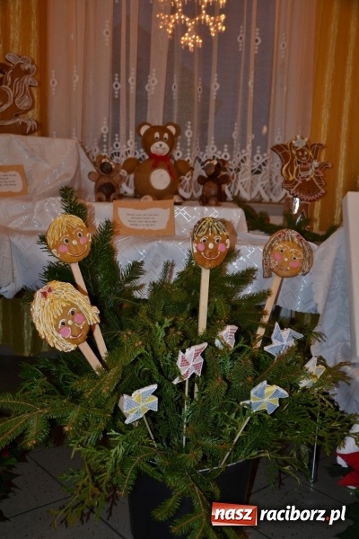 Zdjęcie w galerii na portalu naszraciborz.pl: Grzaniec, ognisko, pierniki i fajerwerki. Tworków gotowy na Boże Narodzenie  wiadomości z regionu